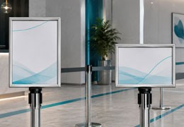 Porte-affiche A4 pour poteau de guidage : vertical ou horizontal ?
